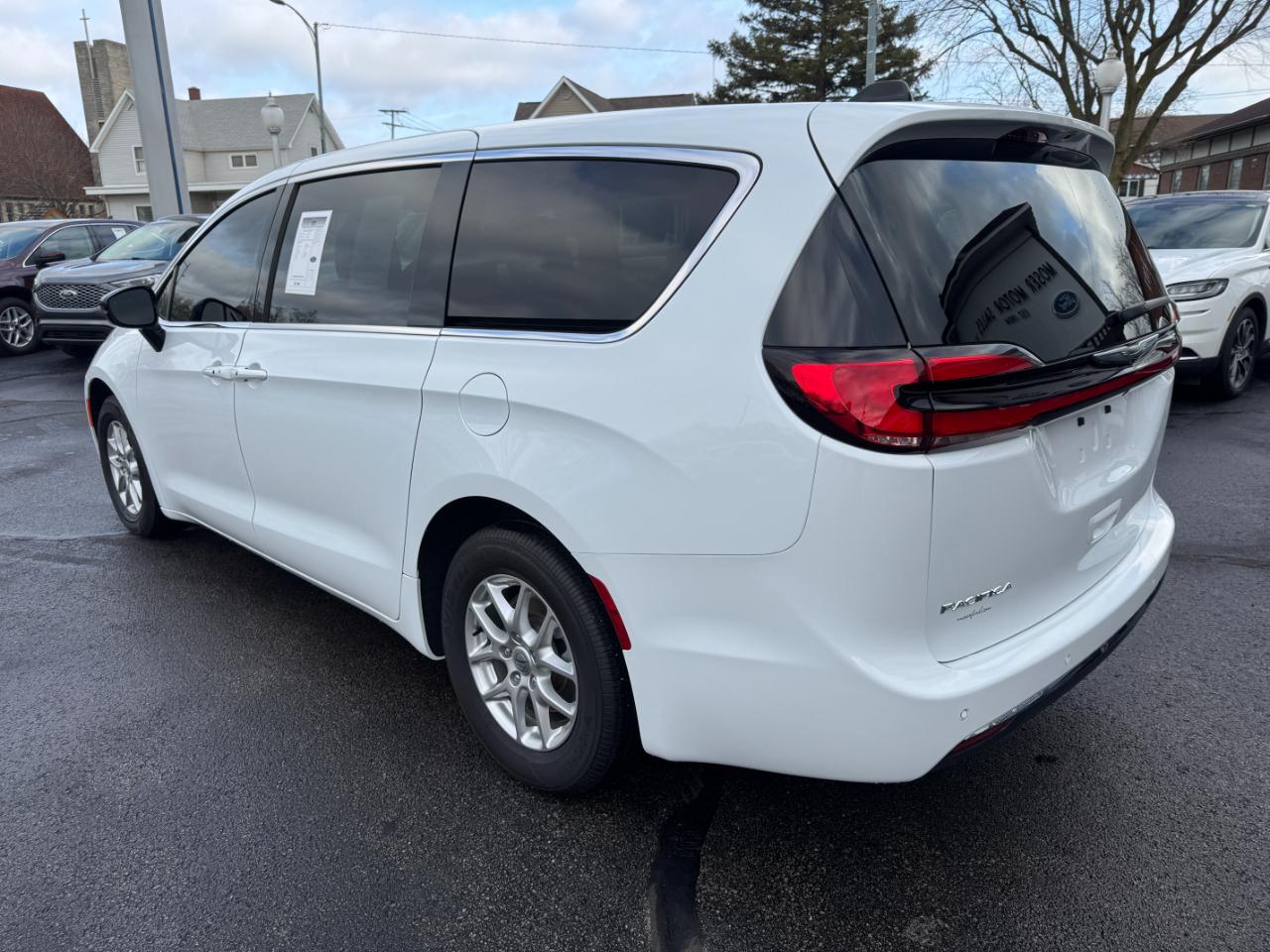 Chrysler Pacifica Select FWD 2025