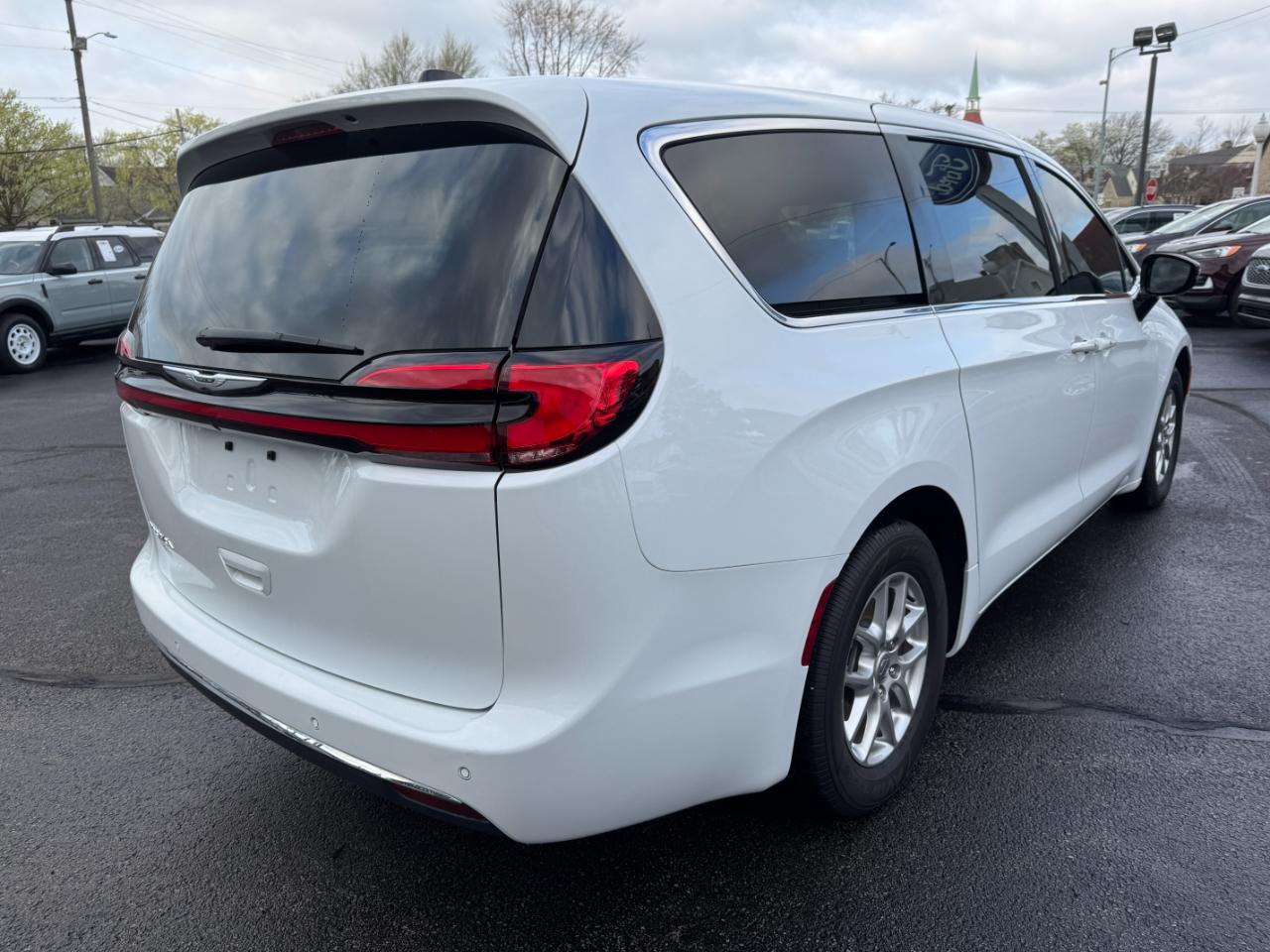 Chrysler Pacifica Select FWD 2025