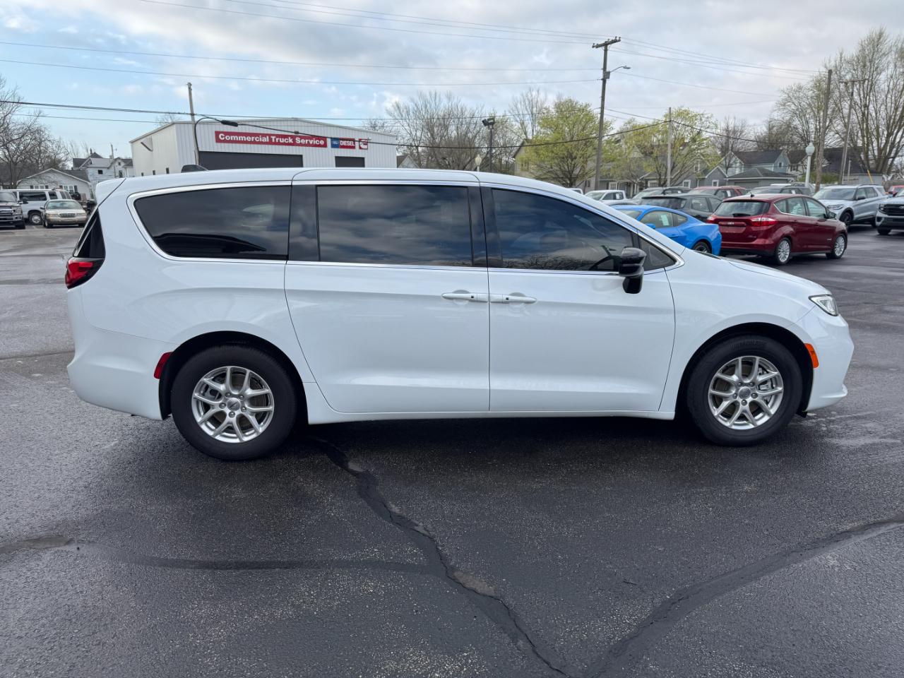 Chrysler Pacifica Select FWD 2025