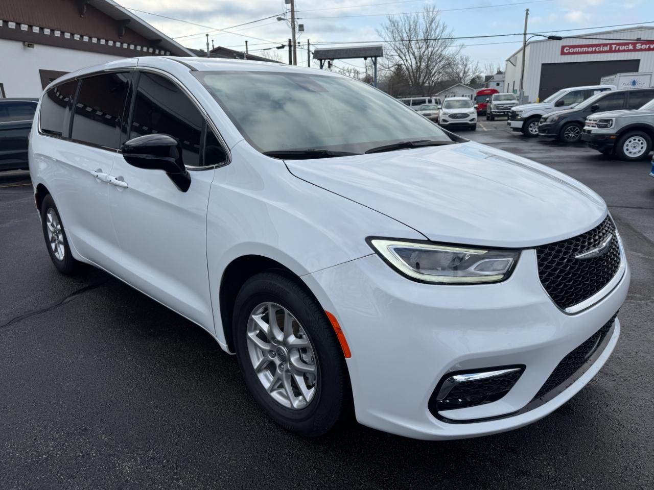 Chrysler Pacifica Select FWD 2025