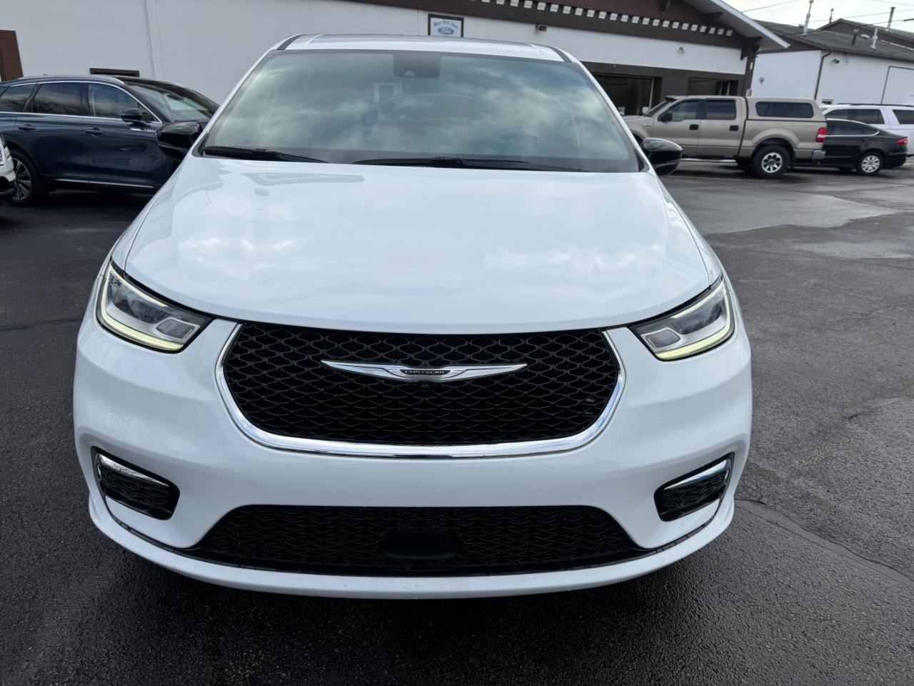 Chrysler Pacifica Select FWD 2025