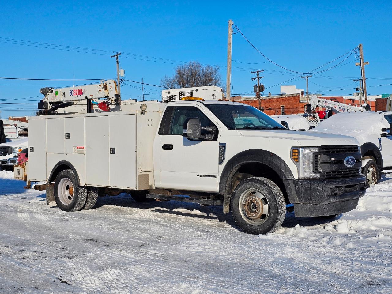 Ford Super Duty F-550 DRW XL 4WD Reg Cab 145" WB 60" CA 2019