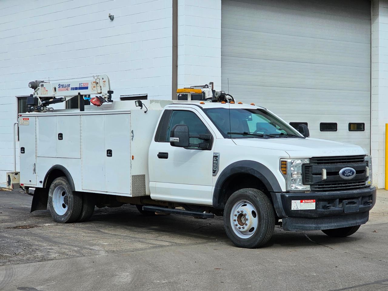 Ford Super Duty F-550 DRW XL 4WD Reg Cab 145" WB 60" CA 2019