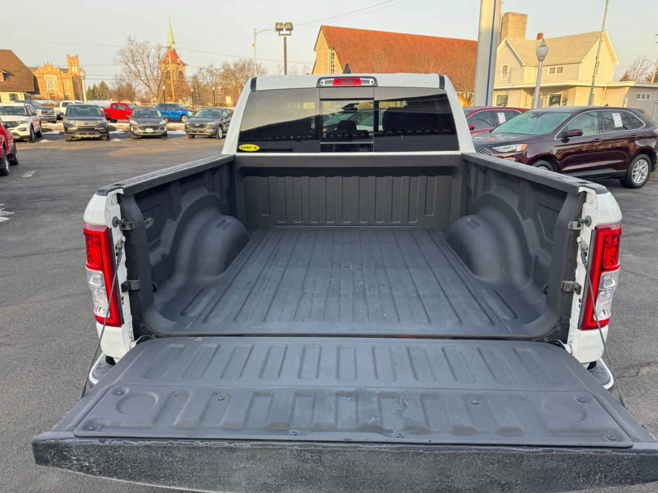 RAM 1500 Big Horn 4x4 Crew Cab 5'7" Box 2023