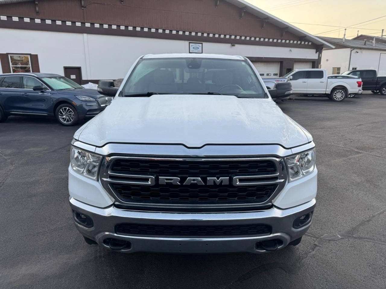 RAM 1500 Big Horn 4x4 Crew Cab 5'7" Box 2023