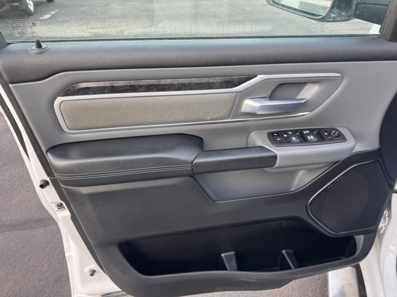 RAM 1500 Big Horn 4x4 Crew Cab 5'7" Box 2023