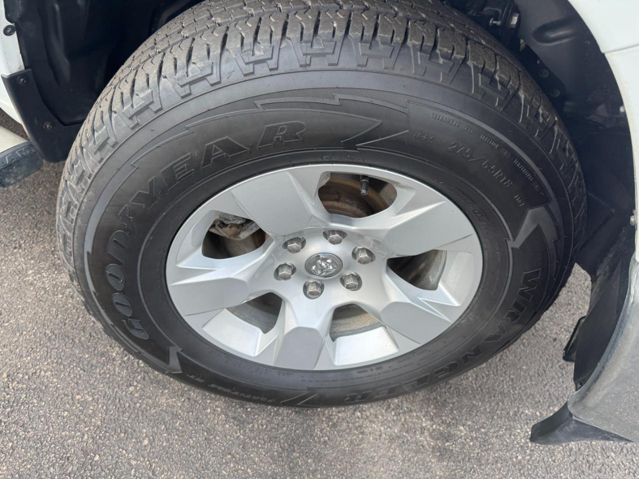 RAM 1500 Big Horn 4x4 Crew Cab 5'7" Box 2023