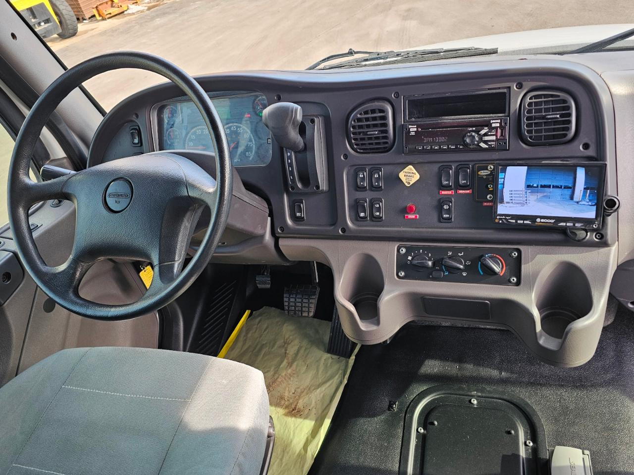 Freightliner M2 106  2021