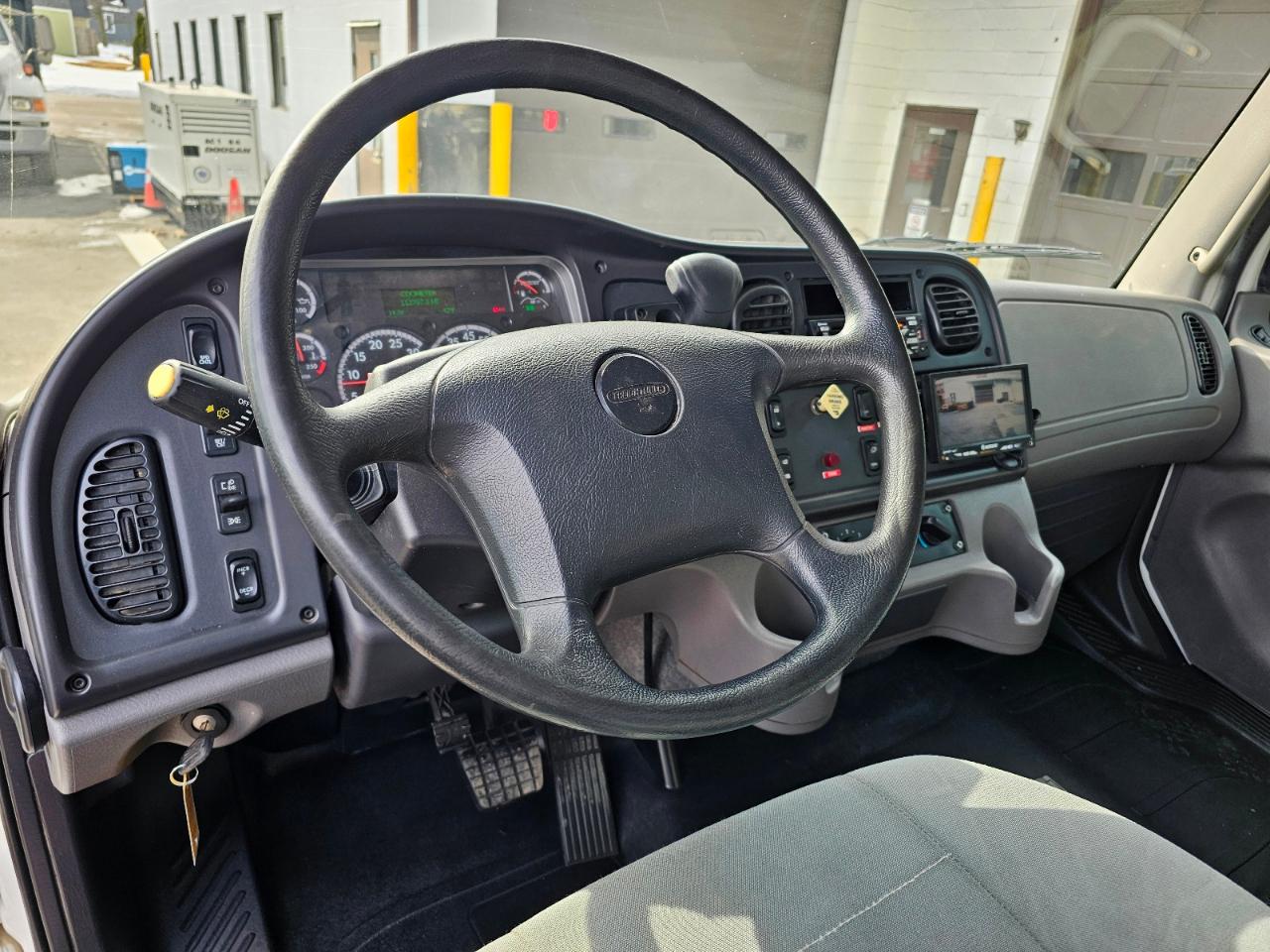 Freightliner M2 106  2021