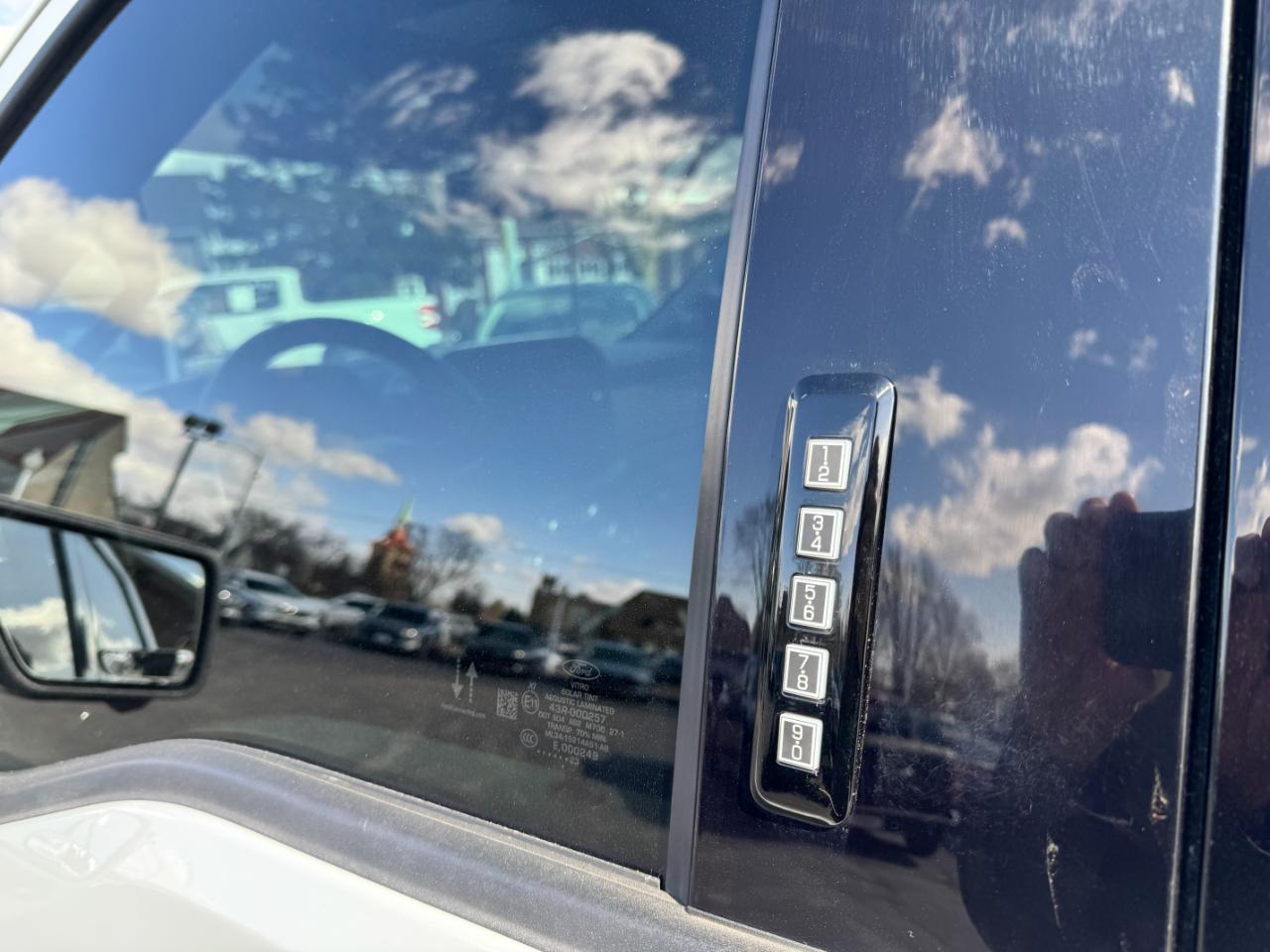 Ford F-150 Platinum 4WD SuperCrew 5.5' Box 2023