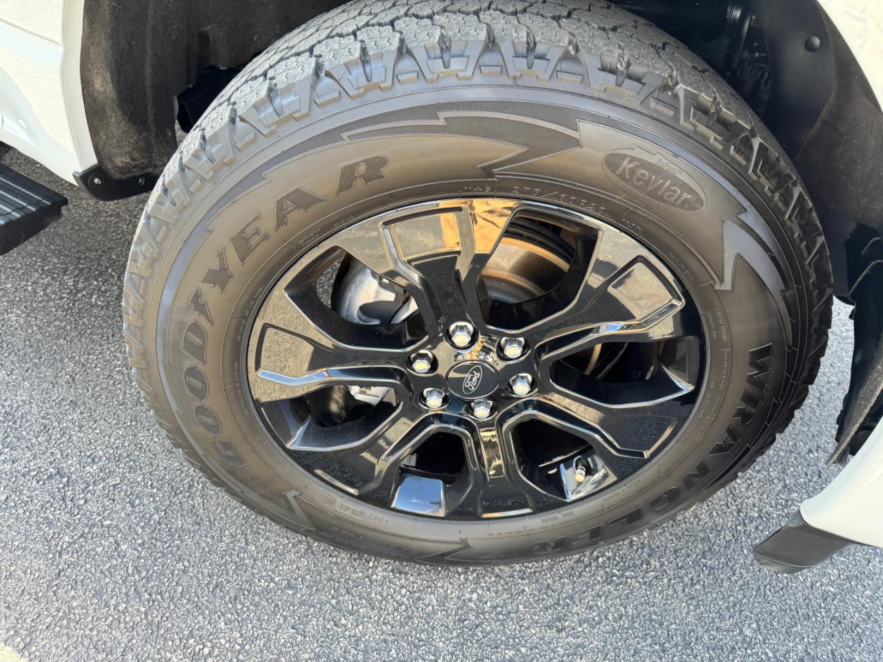 Ford F-150 Platinum 4WD SuperCrew 5.5' Box 2023