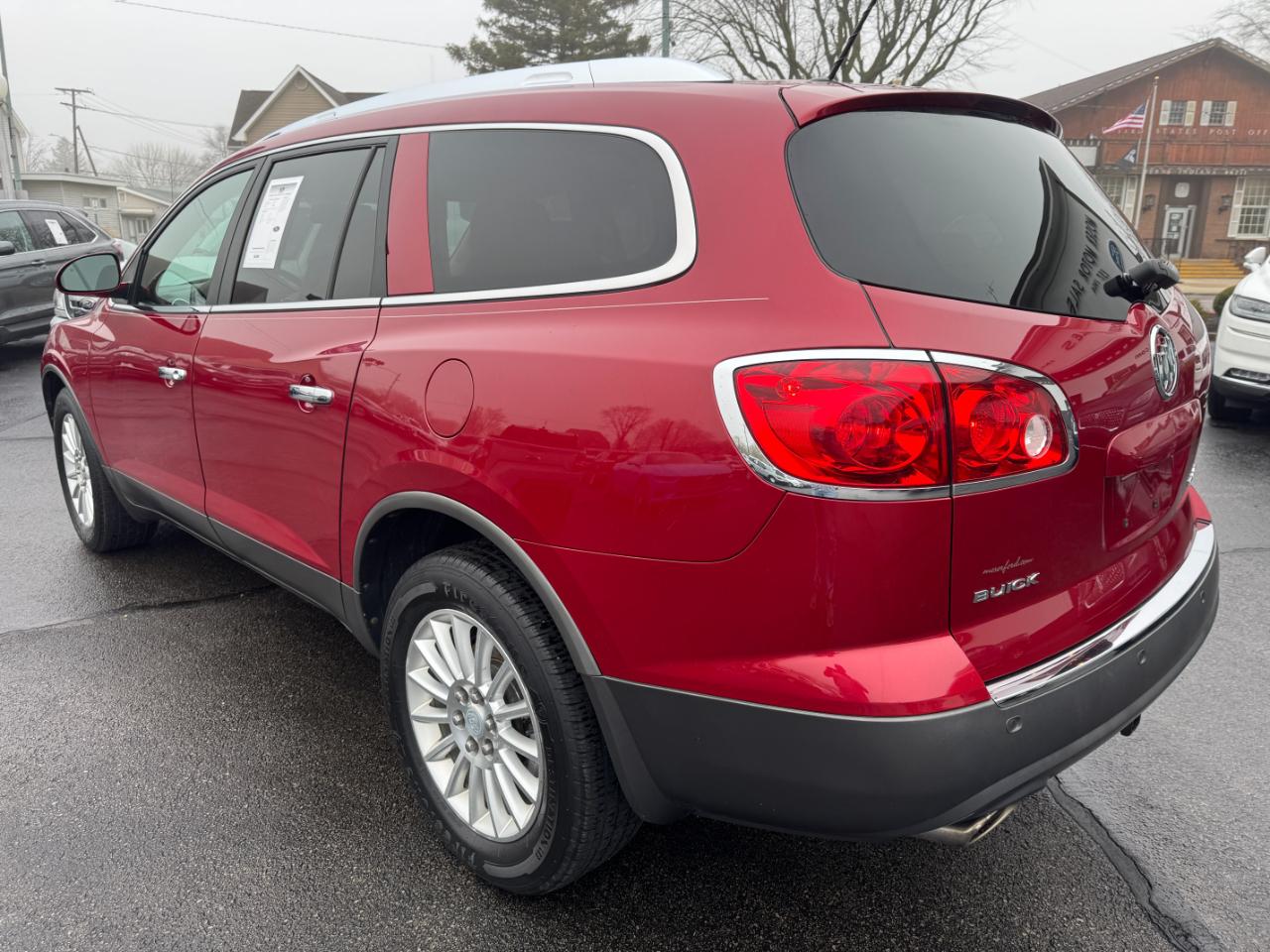 Buick Enclave FWD 4dr Leather 2012