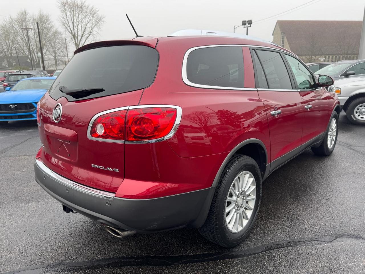 Buick Enclave FWD 4dr Leather 2012