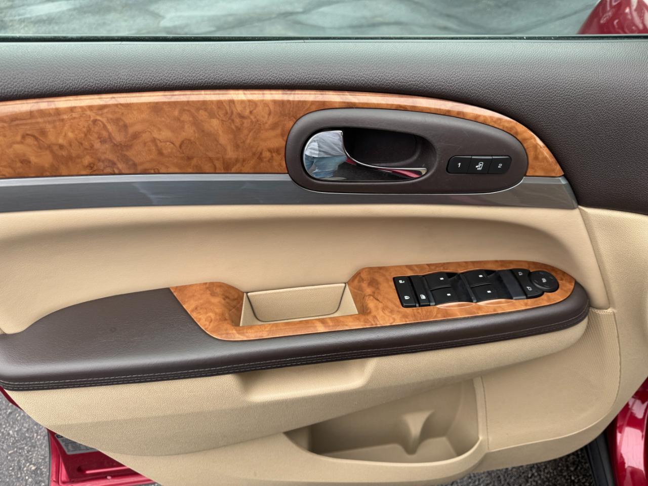 Buick Enclave FWD 4dr Leather 2012