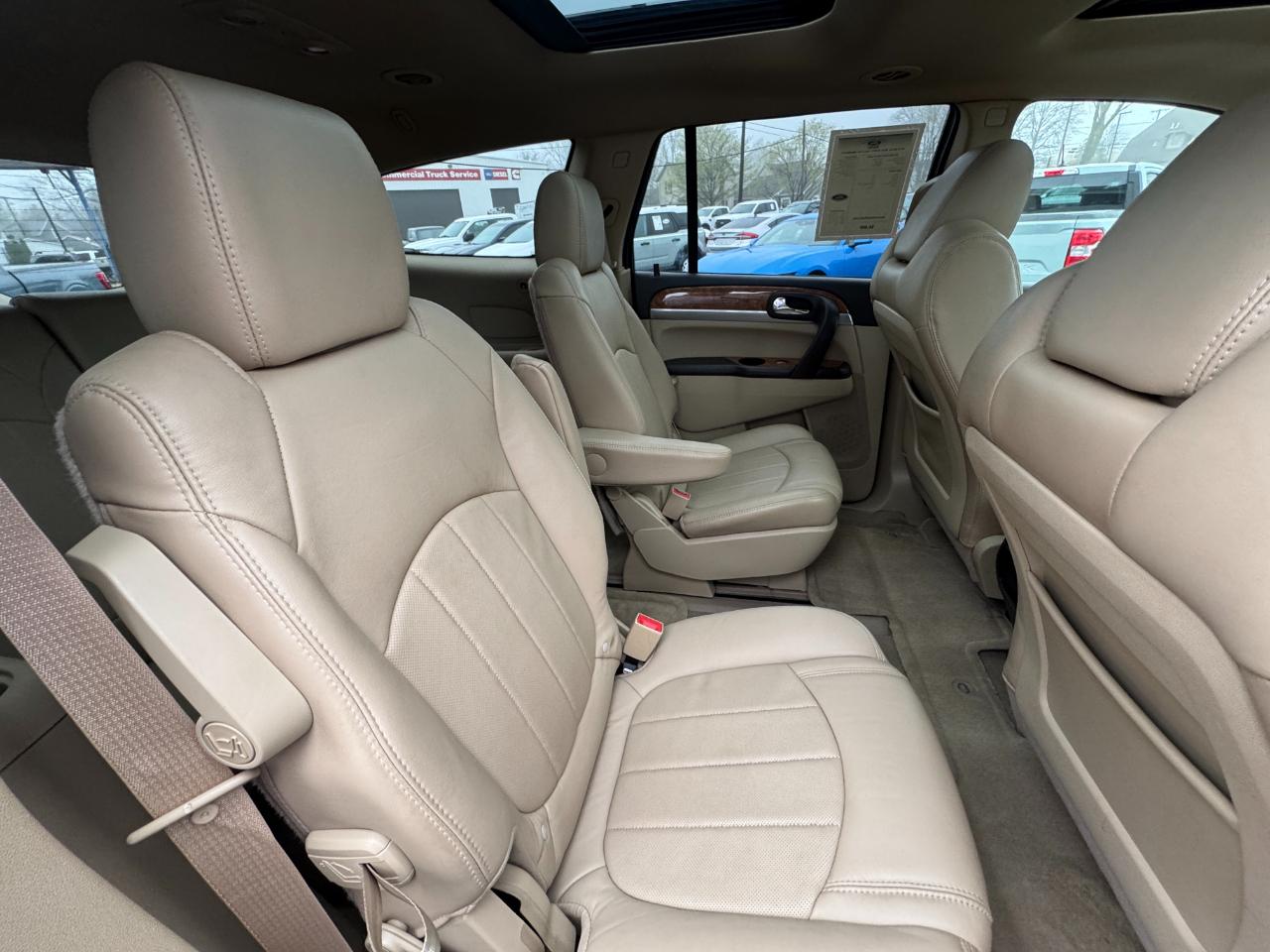 Buick Enclave FWD 4dr Leather 2012