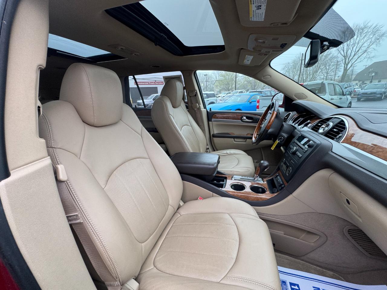 Buick Enclave FWD 4dr Leather 2012