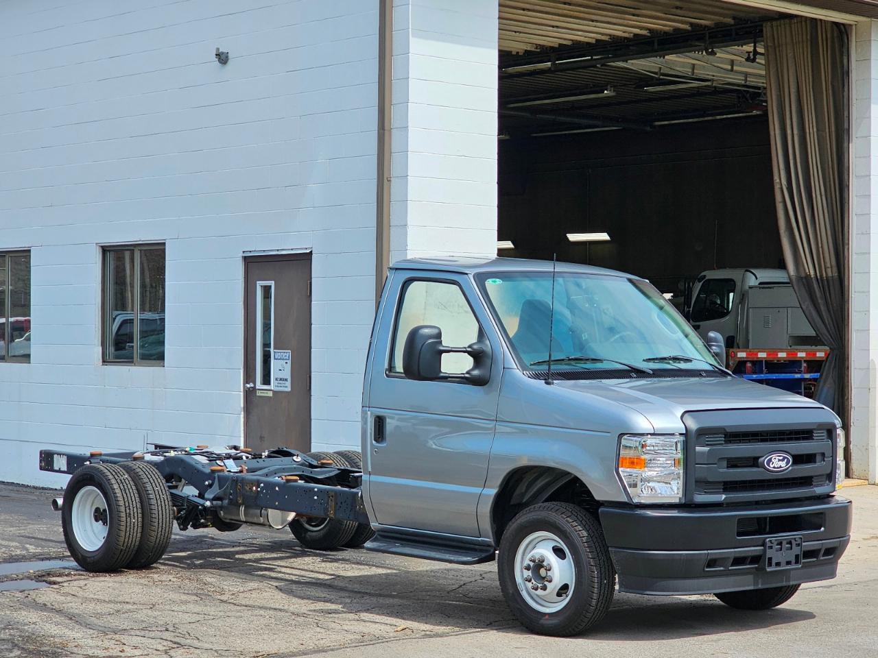 Ford E-Series Cutaway E-450 DRW 158" WB 2027