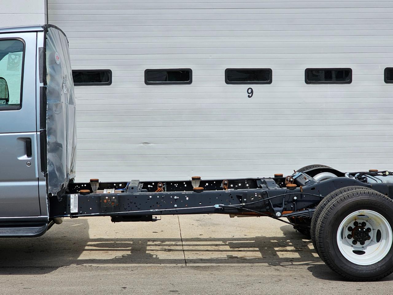 Ford E-Series Cutaway E-450 DRW 158" WB 2027