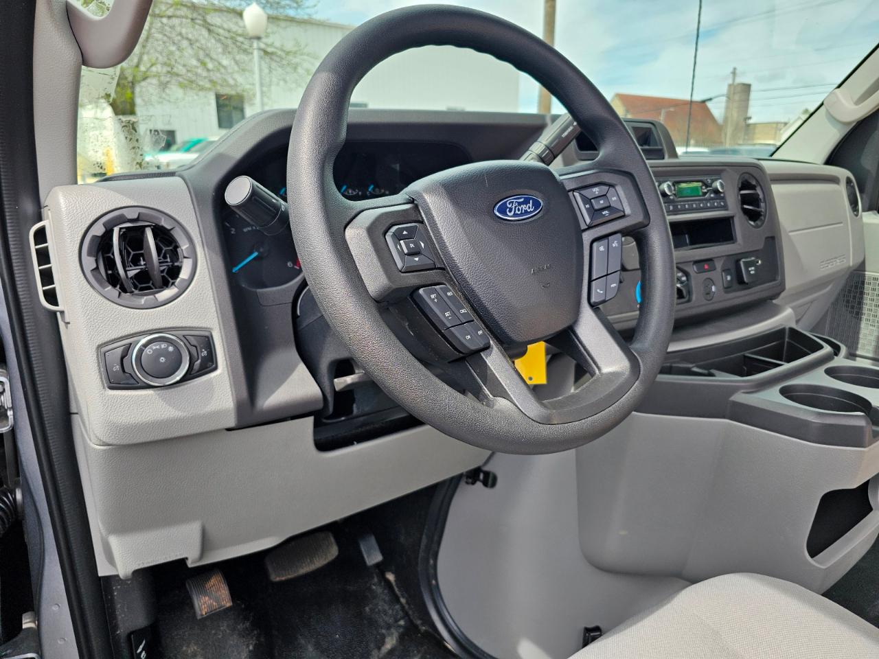 Ford E-Series Cutaway E-450 DRW 158" WB 2027