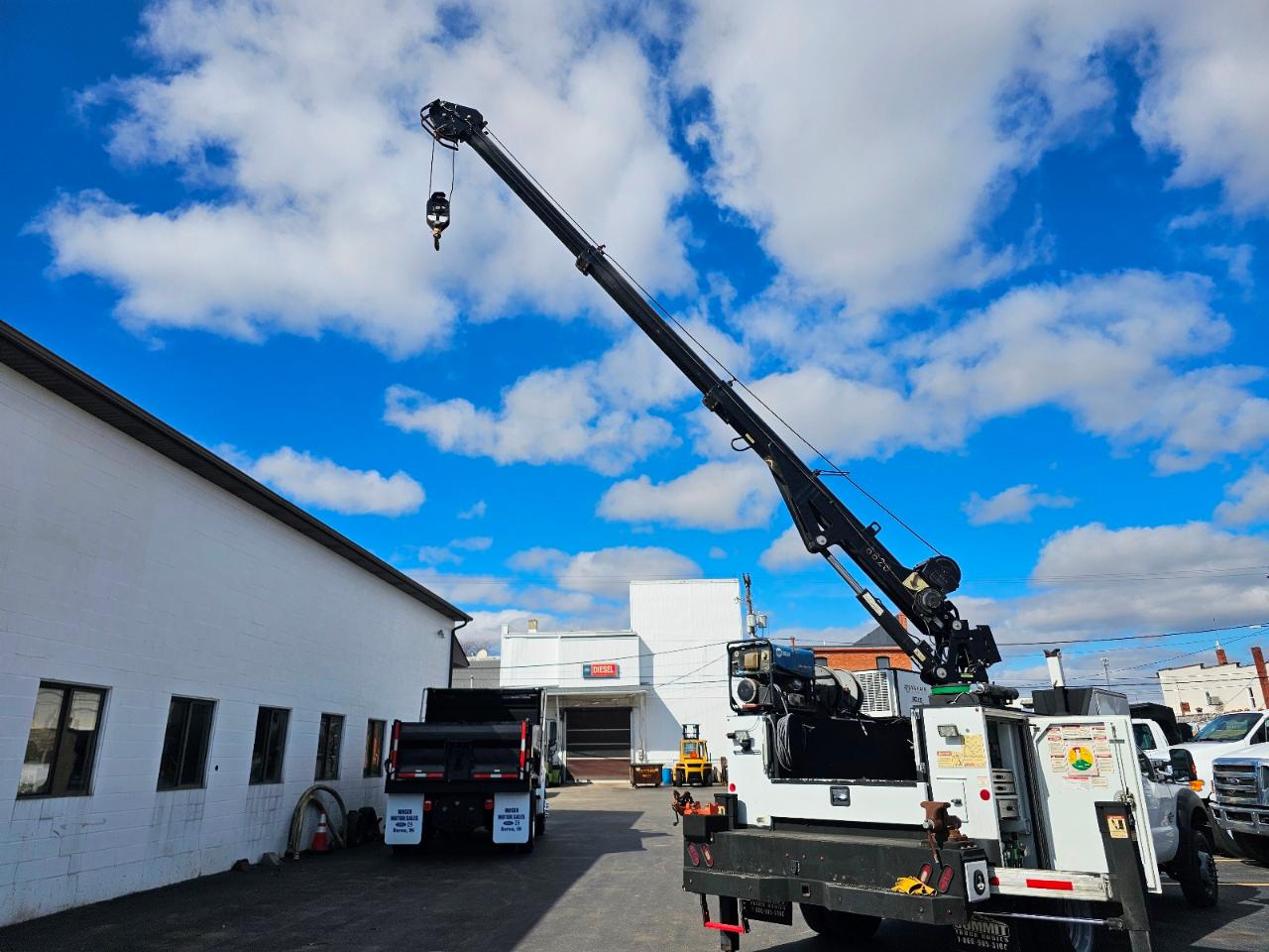 Ford Super Duty F-550 DRW 2WD Reg Cab 165" WB 84" CA XL 2016