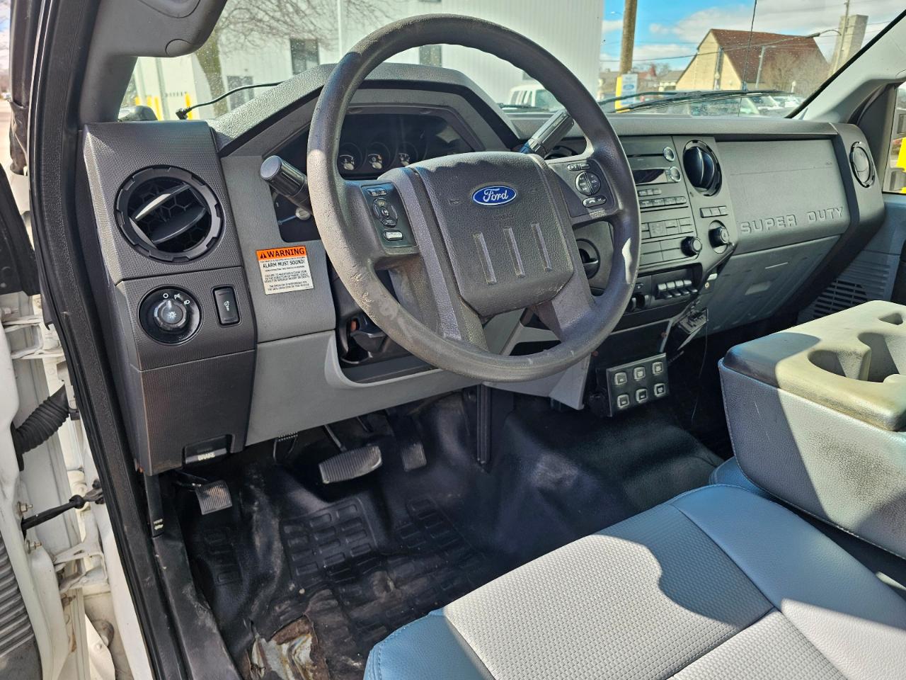 Ford Super Duty F-550 DRW 2WD Reg Cab 165" WB 84" CA XL 2016