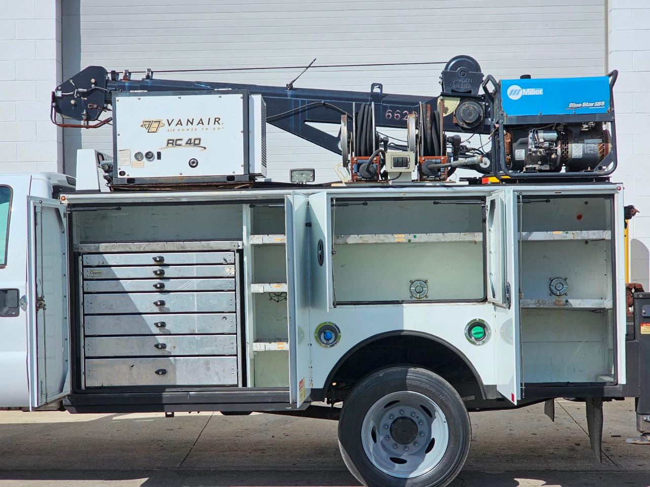 Ford Super Duty F-550 DRW 2WD Reg Cab 165" WB 84" CA XL 2016