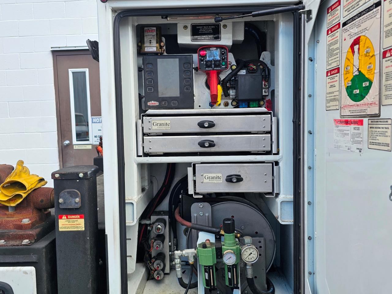 Ford Super Duty F-550 DRW 2WD Reg Cab 165" WB 84" CA XL 2016