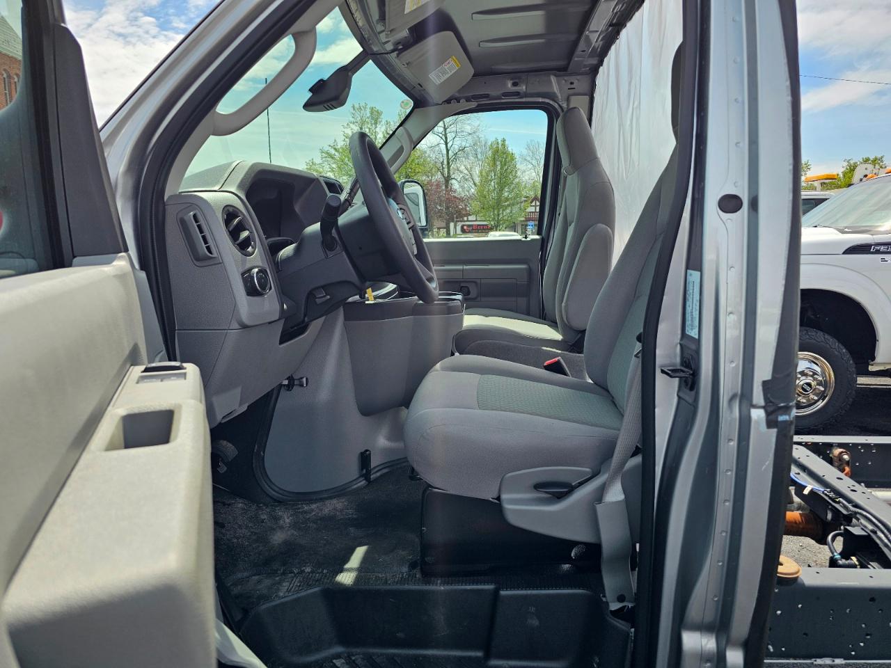 Ford E-Series Cutaway E-350 DRW 158" WB 2027