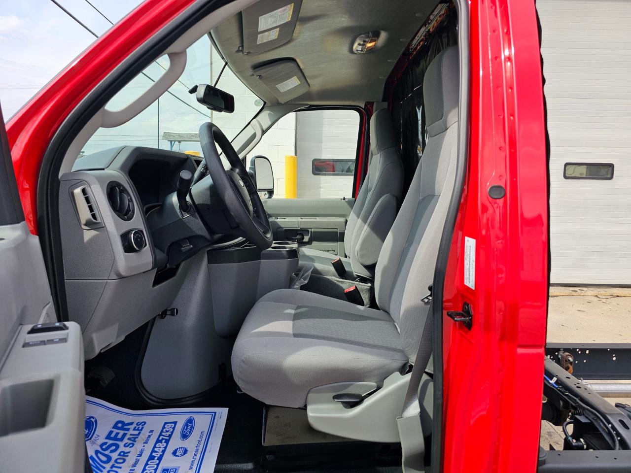 Ford E-Series Cutaway E-350 DRW 176" WB 2027