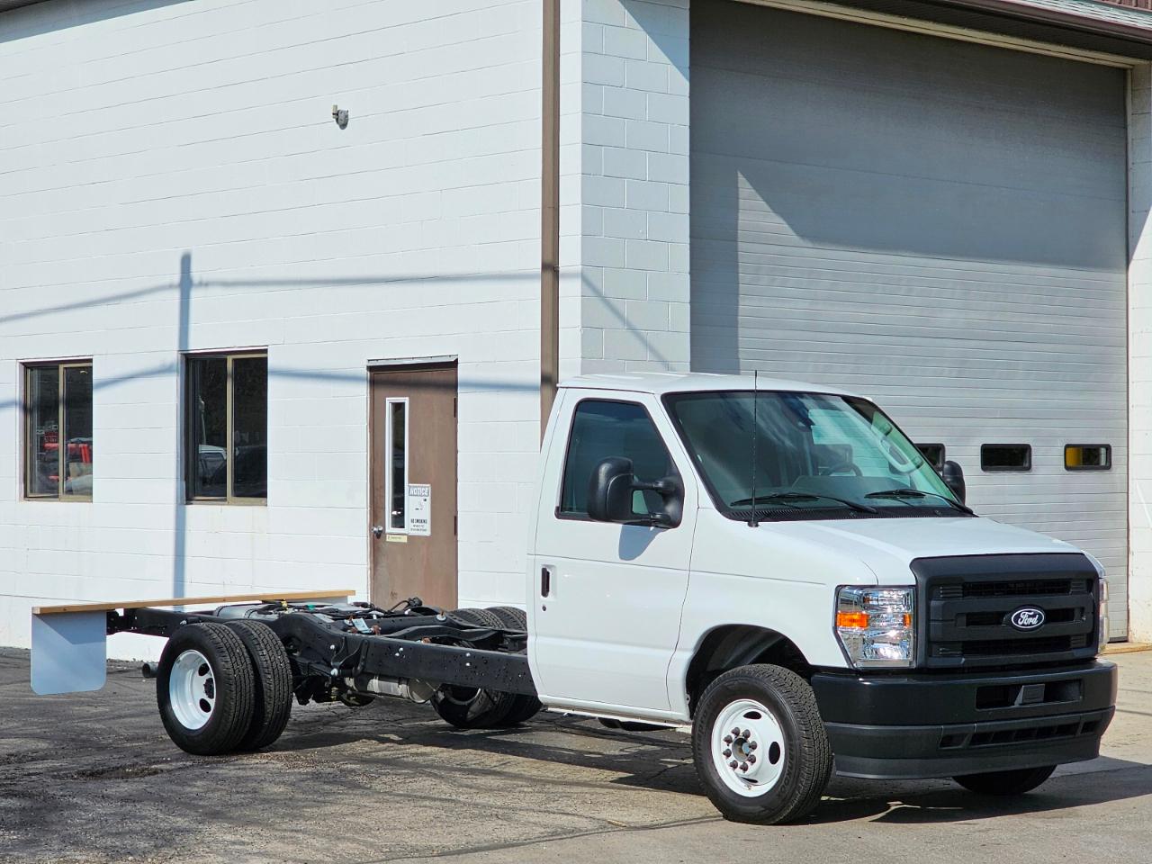 Ford E-Series Cutaway E-450 DRW 158" WB 2027