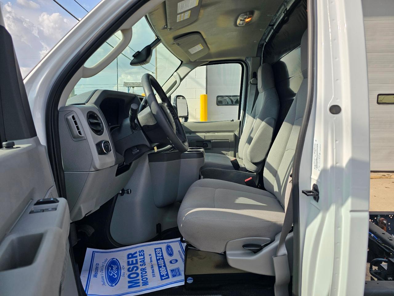 Ford E-Series Cutaway E-450 DRW 158" WB 2027