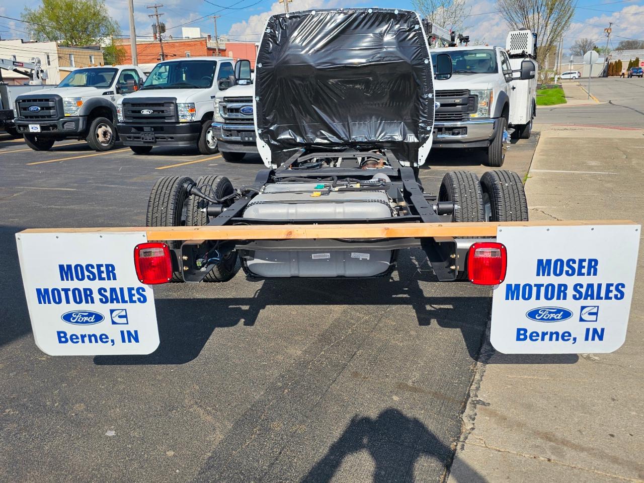 Ford E-Series Cutaway E-450 DRW 158" WB 2027