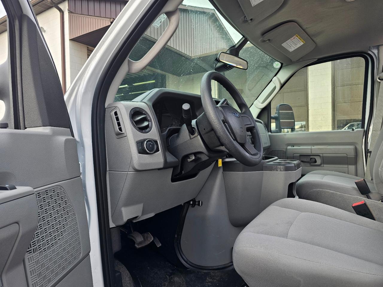 Ford E-Series Cutaway E-450 DRW 176" WB 2027