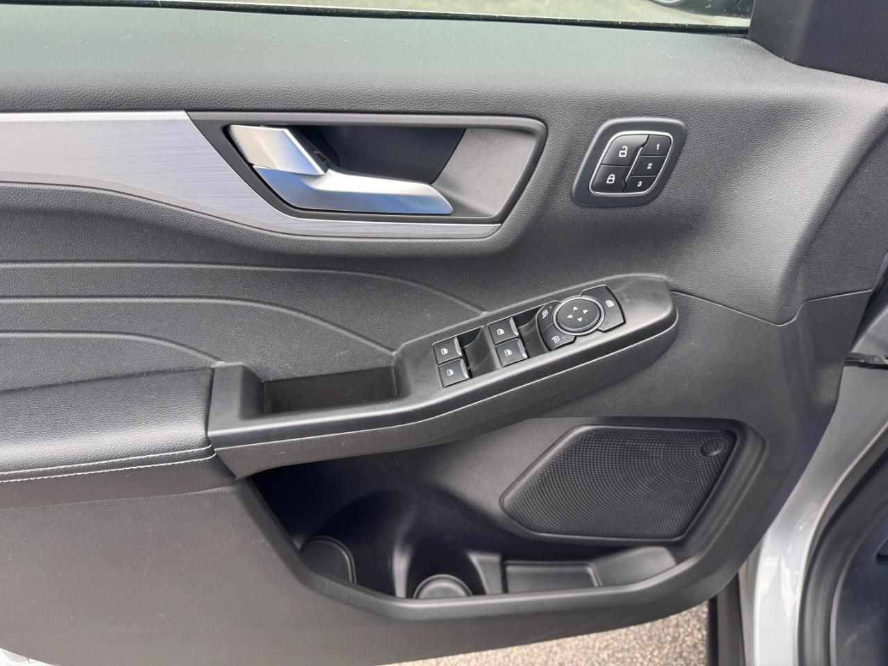 Ford Escape Platinum AWD 2023