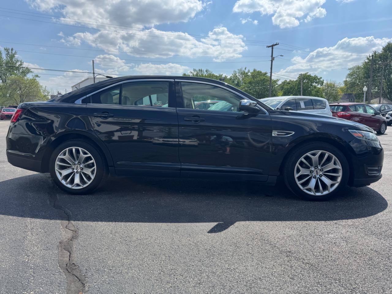 Ford Taurus 4dr Sdn Limited FWD 2016