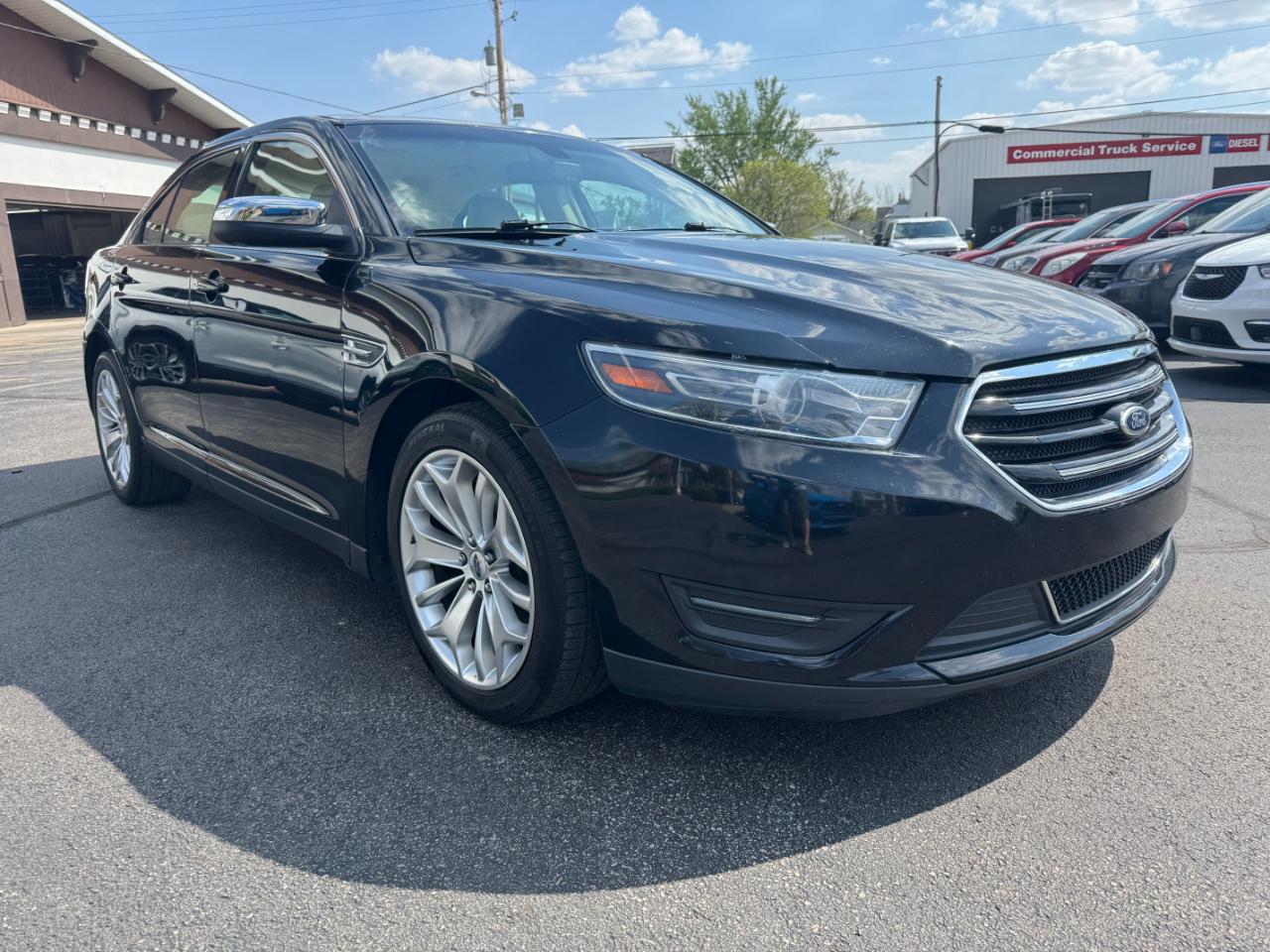 Ford Taurus 4dr Sdn Limited FWD 2016