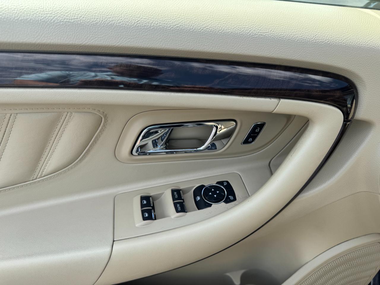 Ford Taurus 4dr Sdn Limited FWD 2016