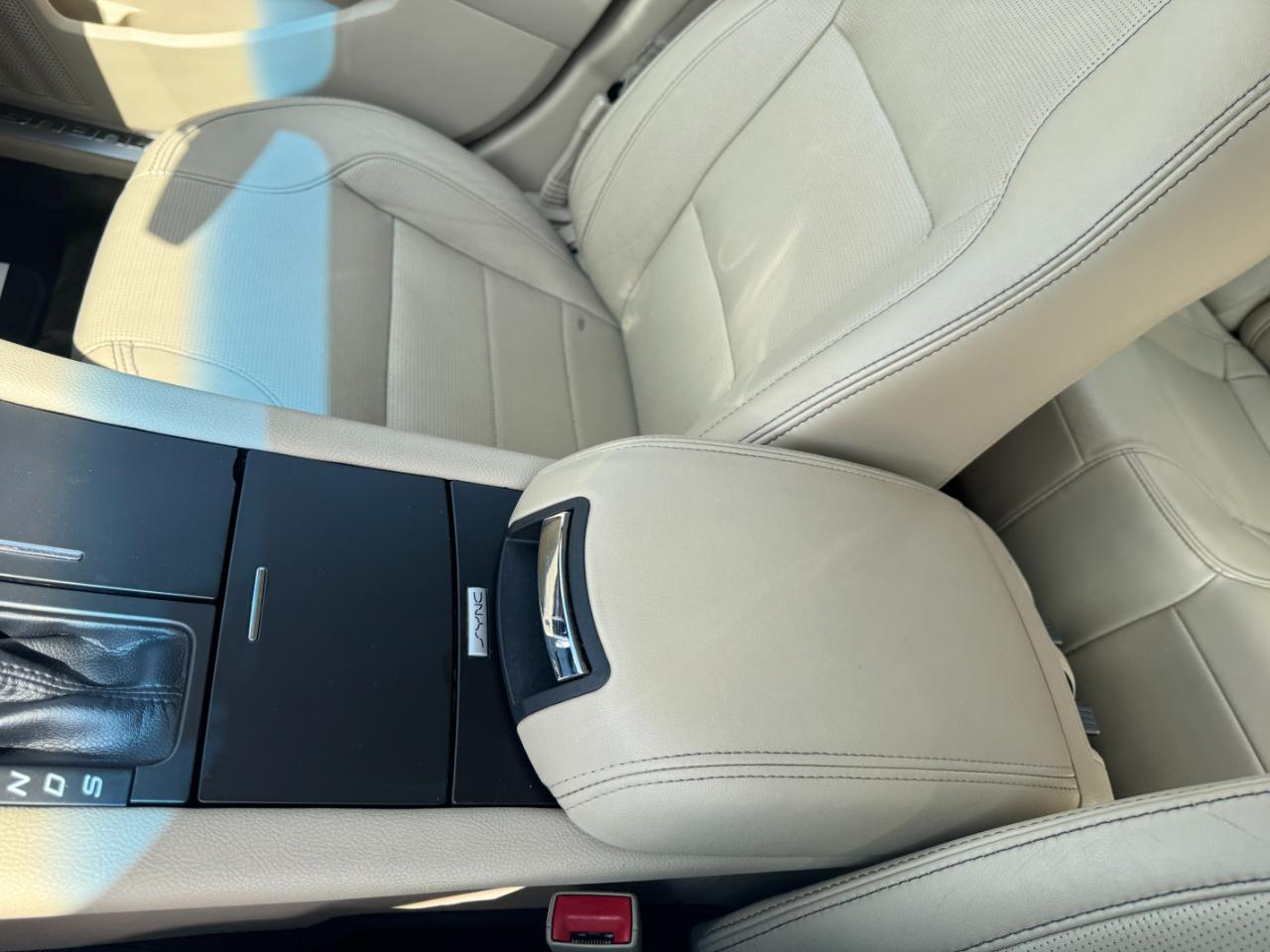 Ford Taurus 4dr Sdn Limited FWD 2016