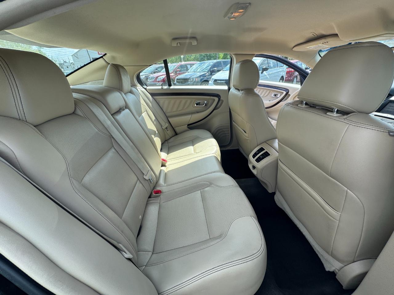 Ford Taurus 4dr Sdn Limited FWD 2016