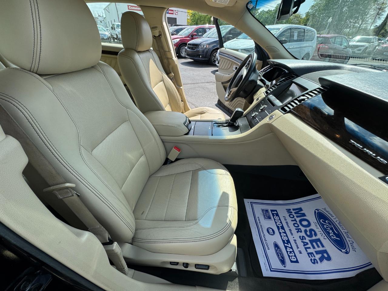 Ford Taurus 4dr Sdn Limited FWD 2016