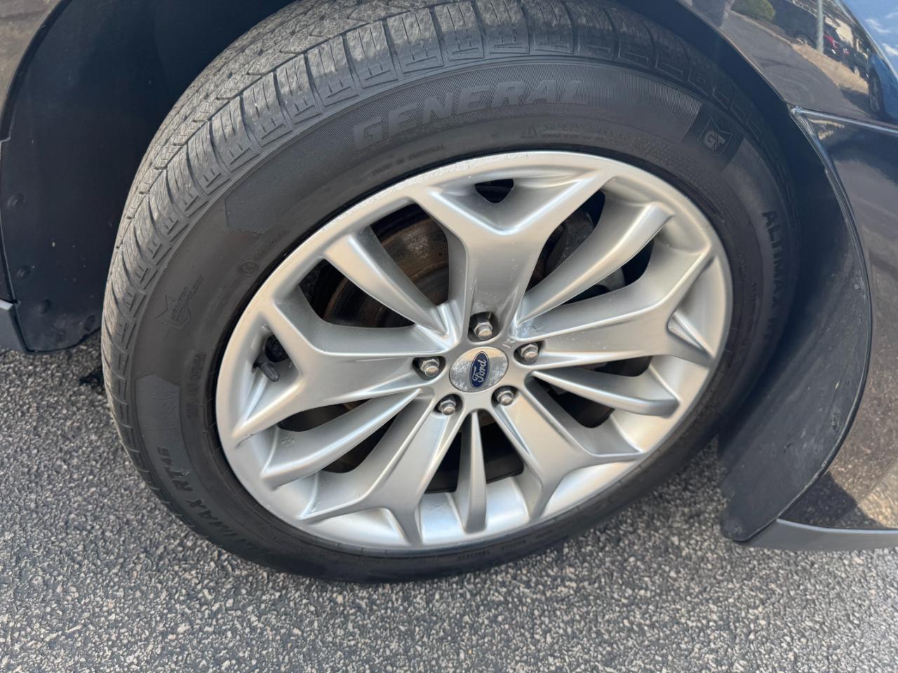 Ford Taurus 4dr Sdn Limited FWD 2016