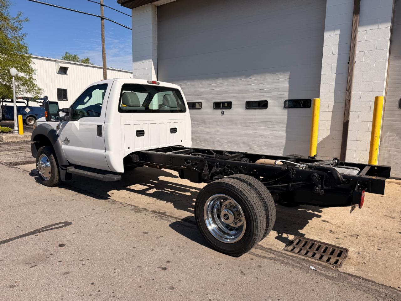 Ford Super Duty F-550 DRW 2WD Reg Cab 165" WB 84" CA XL 2012