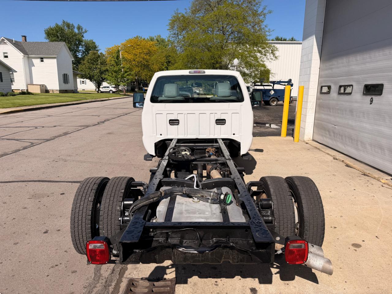 Ford Super Duty F-550 DRW 2WD Reg Cab 165" WB 84" CA XL 2012