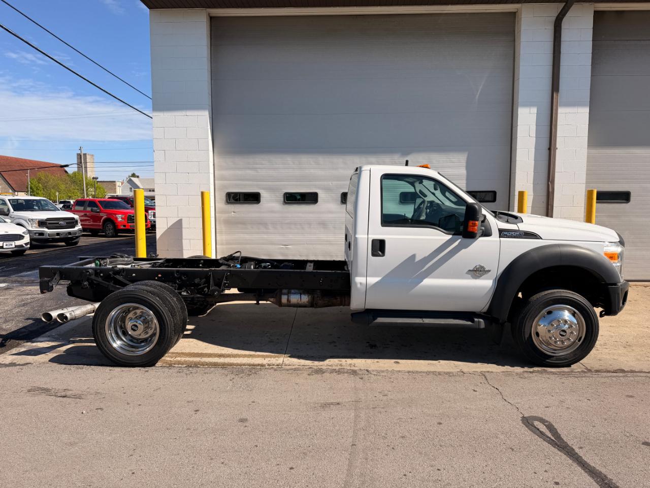 Ford Super Duty F-550 DRW 2WD Reg Cab 165" WB 84" CA XL 2012