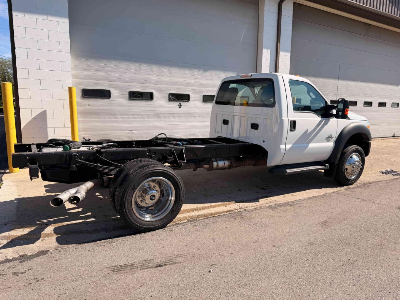 Ford Super Duty F-550 DRW 2WD Reg Cab 165" WB 84" CA XL 2012