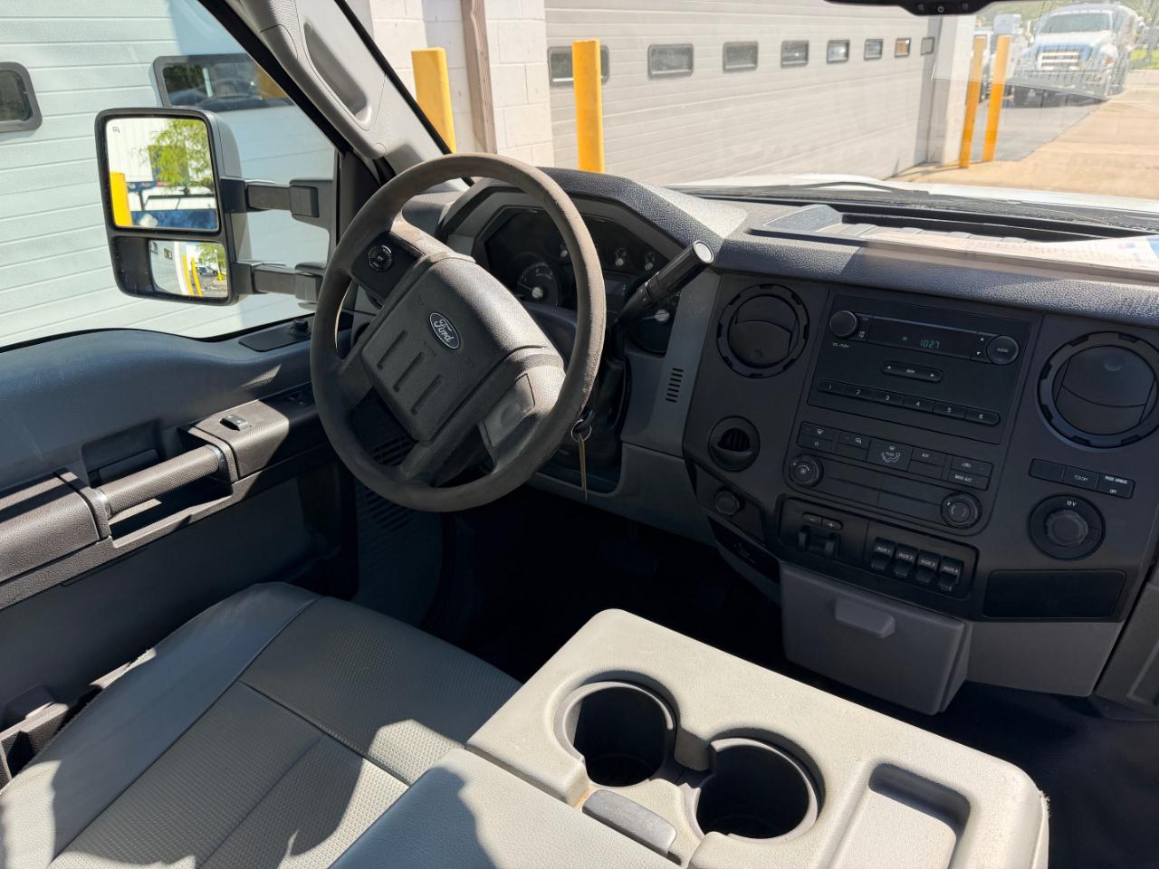 Ford Super Duty F-550 DRW 2WD Reg Cab 165" WB 84" CA XL 2012
