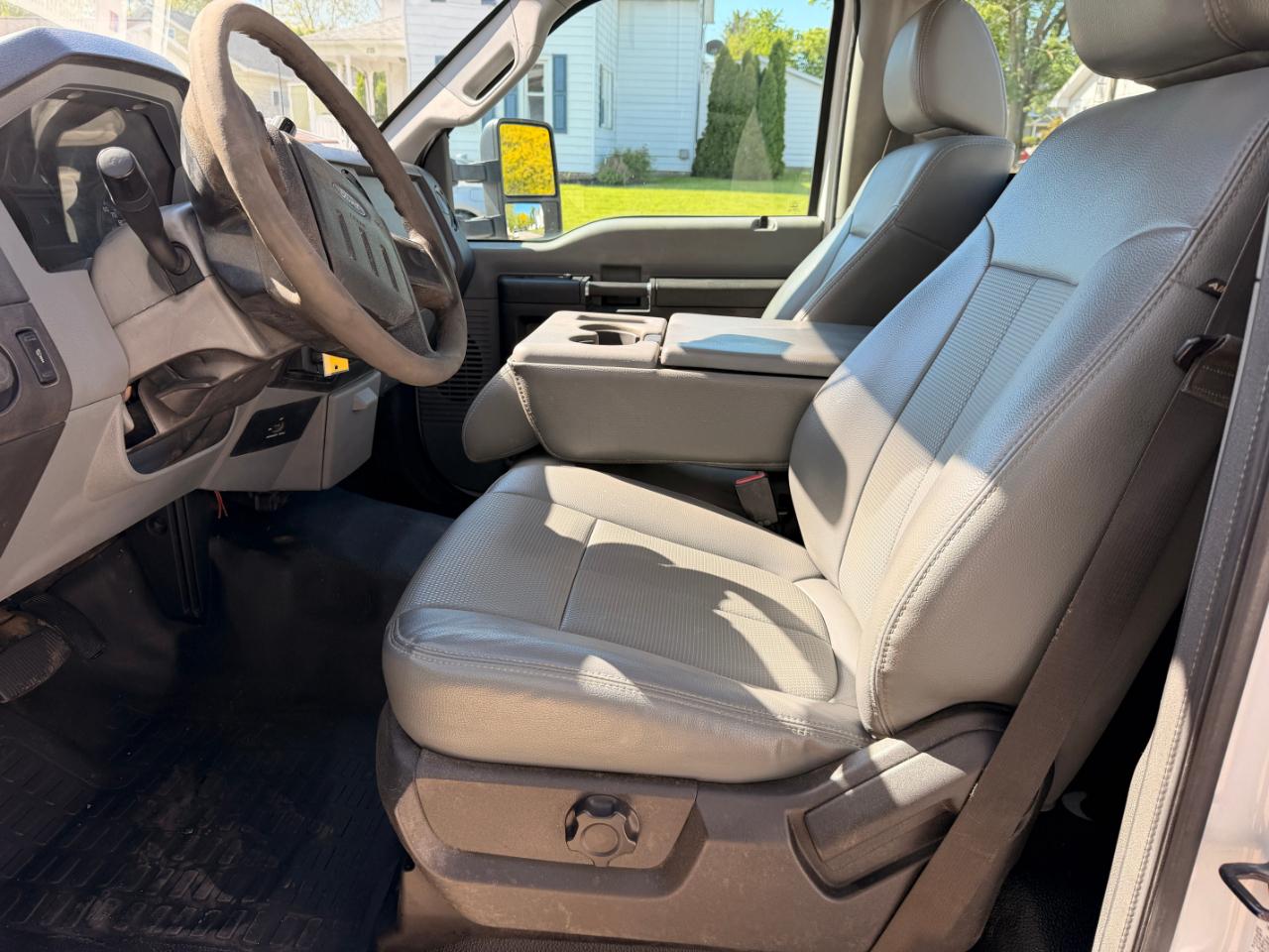 Ford Super Duty F-550 DRW 2WD Reg Cab 165" WB 84" CA XL 2012