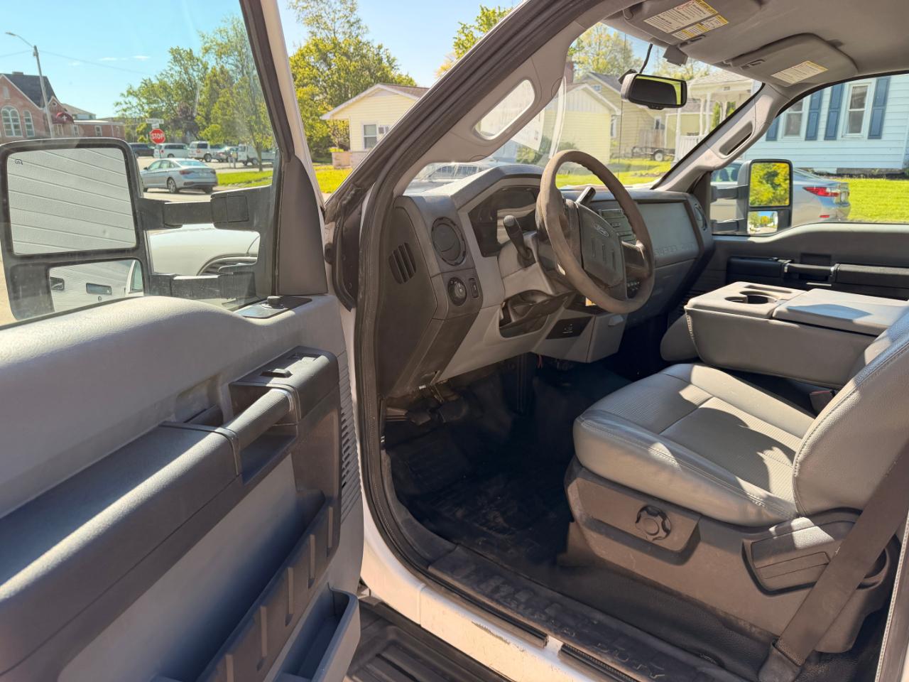 Ford Super Duty F-550 DRW 2WD Reg Cab 165" WB 84" CA XL 2012