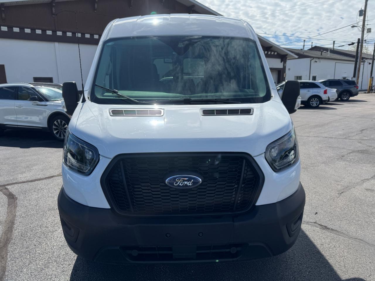Ford Transit Cargo Van T-250 148" Med Rf 9070 GVWR RWD 2025