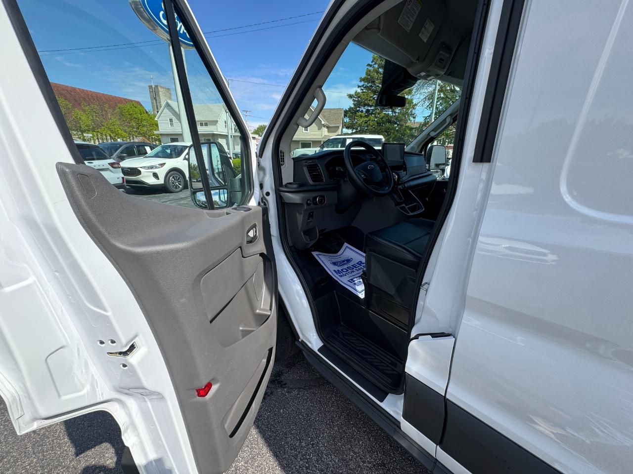 Ford Transit Cargo Van T-250 148" Med Rf 9070 GVWR RWD 2025